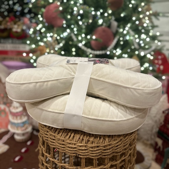 Issac Mizrahi Valentines day XO throw pillows white set gift home decorative - Picture 7 of 9